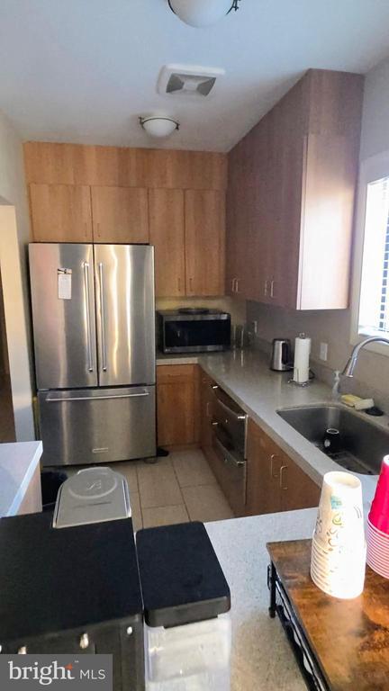 Building Photo - 10636 Montrose Ave