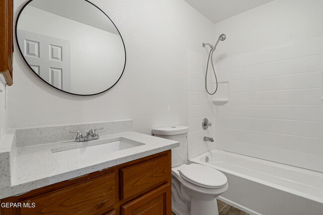 Building Photo - 7235 Royal Arms Dr