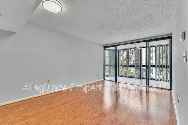 Building Photo - 1001 N Randolph St