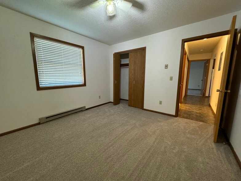 Building Photo - 2318 Meadow Ln