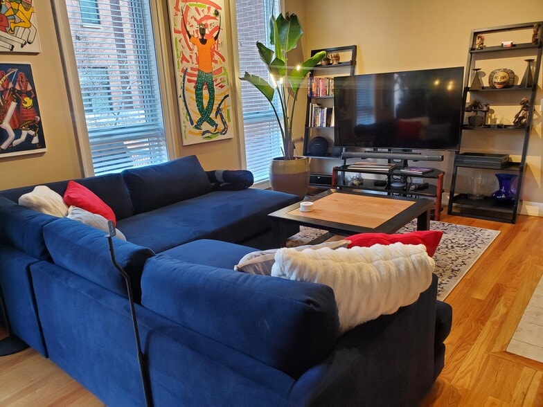 Living Room - 1105 Mayberry Plaza