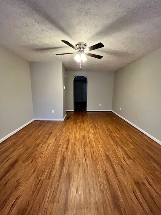 Building Photo - Stunning 2-bedroom, 2.5-bathroom townhouse