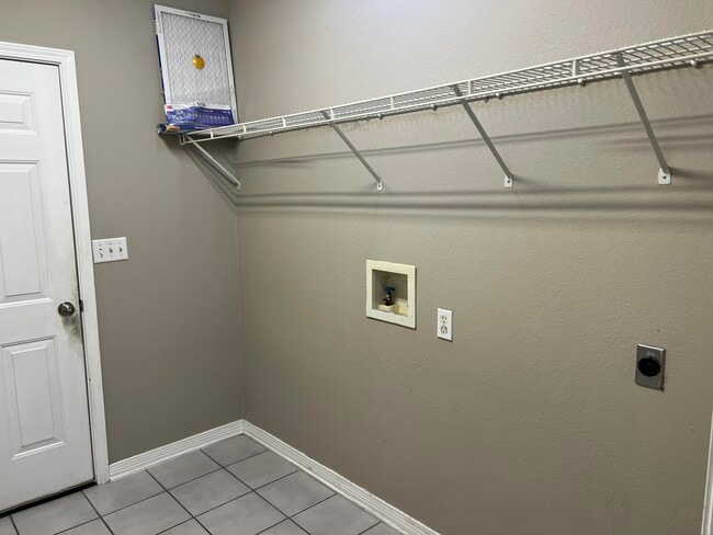 Building Photo - 195 S Shore Dr