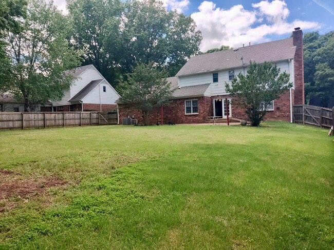 Building Photo - 2020 Allenby Rd