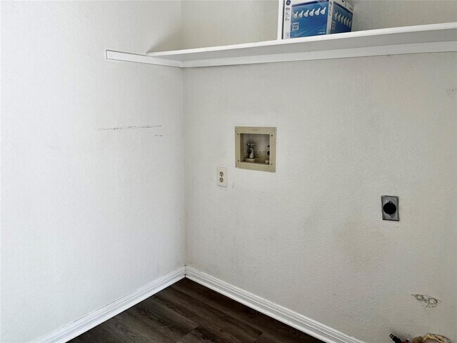 Building Photo - 16909 Dorman Dr