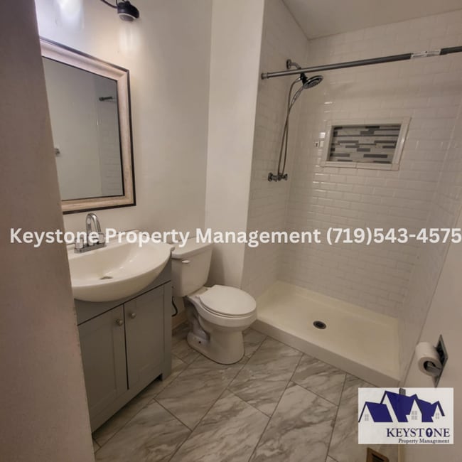 Building Photo - Pet Friendly! Sunset Park Rancher 3 Bedroo...