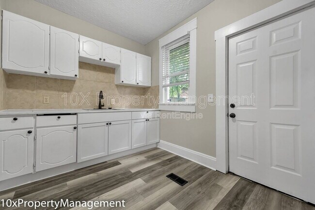 Building Photo - 1127 McAllister Ave