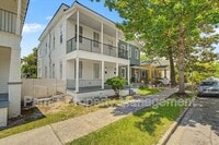 Building Photo - 615 W 39th St