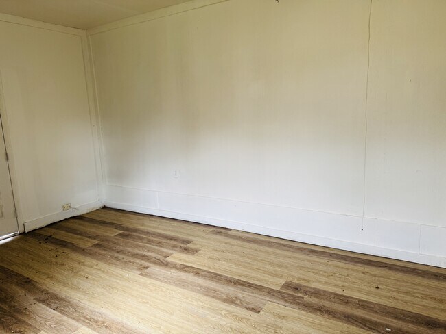 Building Photo - 168 Drum Cir