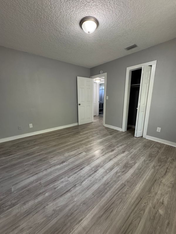 Building Photo - 5432 Tyler Ave