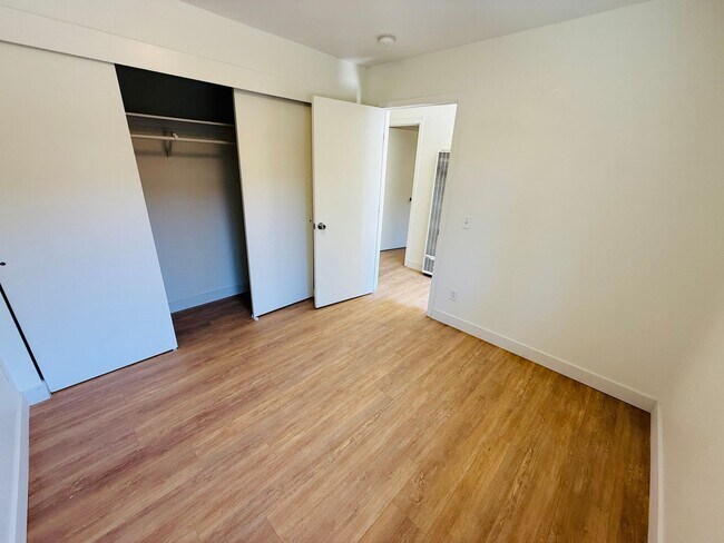 Building Photo - 2 bed 1 bath apartment for rent in South Lake Tahoe