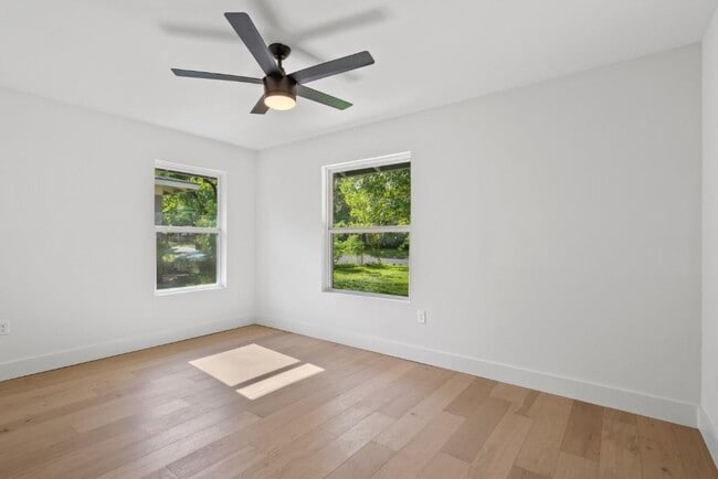 Building Photo - 1520 Villanova Dr