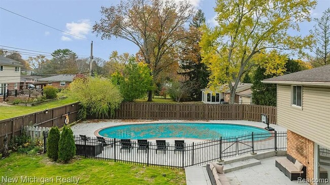 Building Photo - Newly Remodeled House with In-Ground Pool