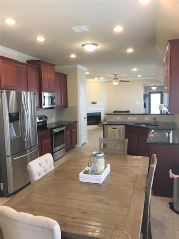 Building Photo - 15917 Alvarado Dr
