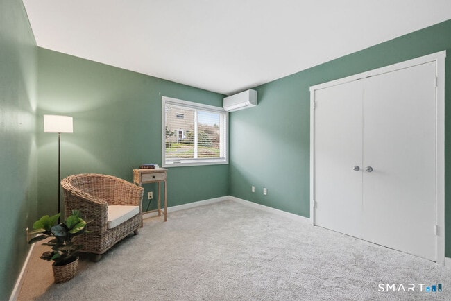 Building Photo - 42 Library Ln