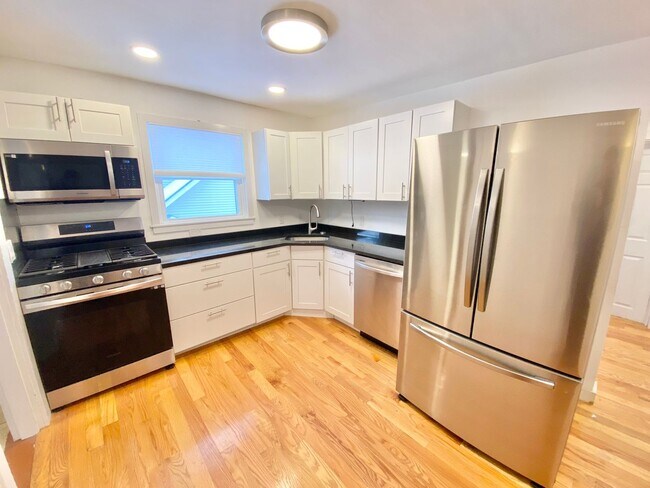 Building Photo - 69 Russell St