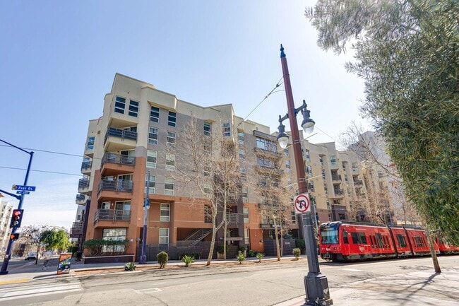 Building Photo - Spacious 2-Bedroom Condo in the Heart of East Village!