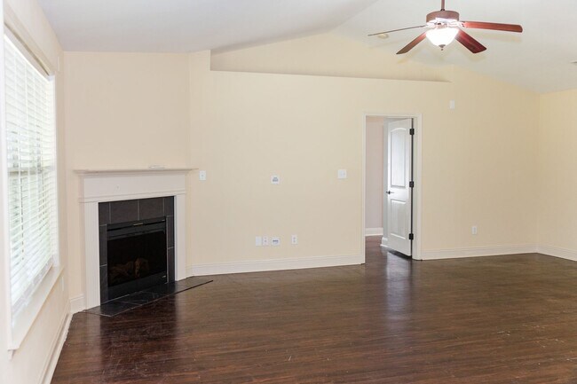 Building Photo - 3 bedrooms, 2 baths in Bay Branch estates!