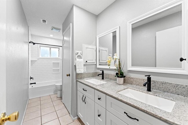 Building Photo - 11227 Verlaine Dr