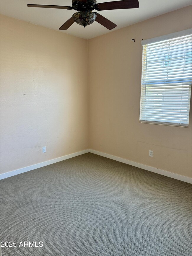 Building Photo - 955 E Danbury Dr