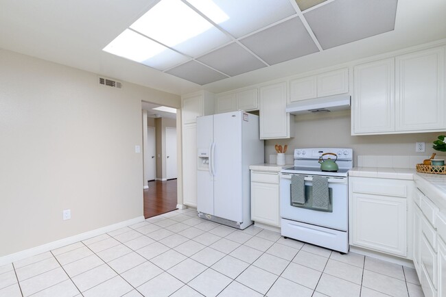 Building Photo - Leisure Village Rental - Popular Amalfi Mo...