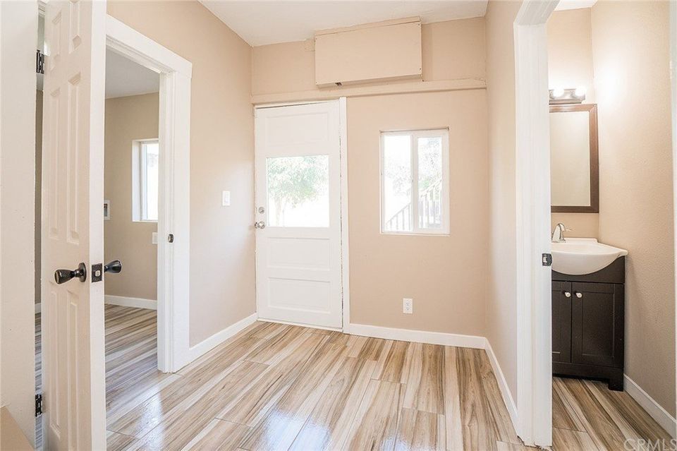 Building Photo - 1207 E 55th St