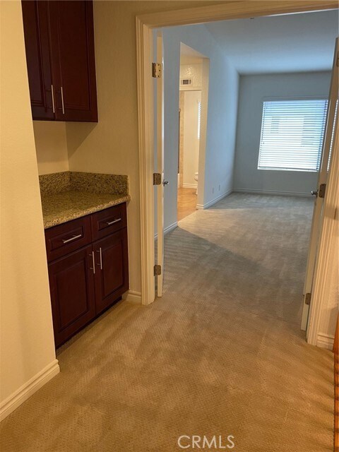 Building Photo - 13 Sunstream
