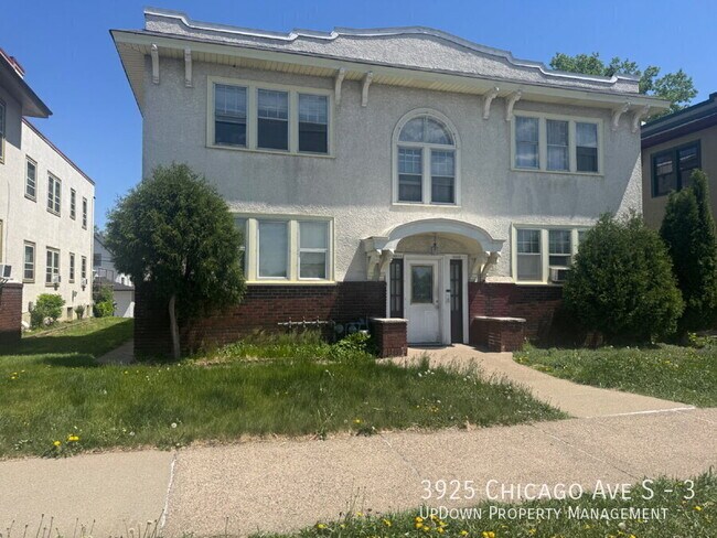 Building Photo - 3925 Chicago Ave