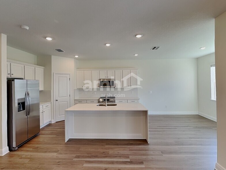 Building Photo - 5999 Sycamore Pl St