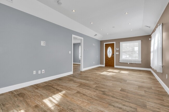 Building Photo - 35 Lipman Pl