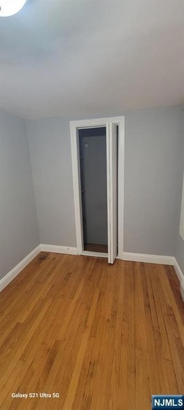 Building Photo - 115 River Rd