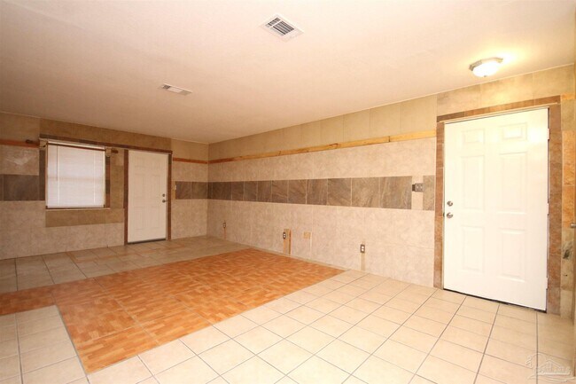 Building Photo - 130 E 9 Mile Rd