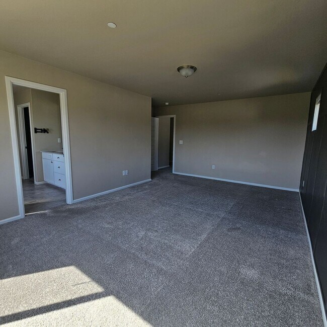 Building Photo - Beautiful 4-Bedroom Home with Spacious Loft, Fenced Yard & More!