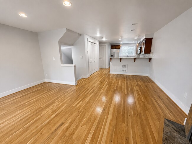 Building Photo - 9215 Roosevelt Way NE