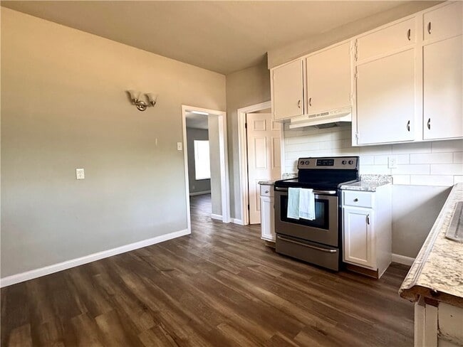 Building Photo - 5913 Lucille Dr