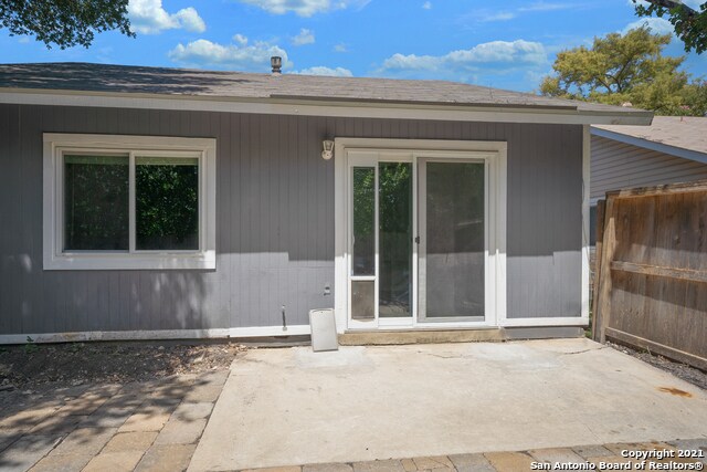 Building Photo - 8032 Laurel Bend