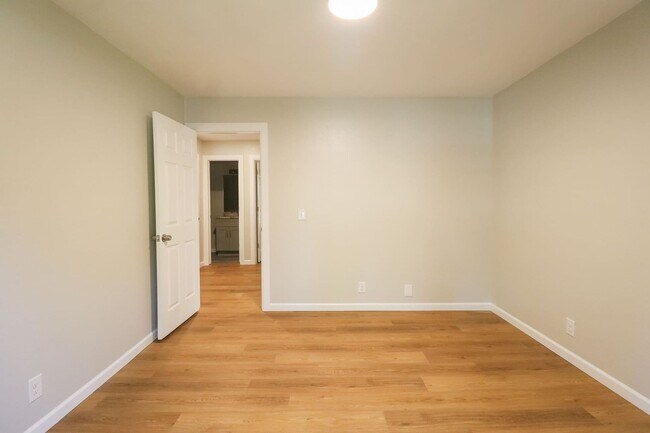 Building Photo - Beautifully Redone 3 Bedroom South Tulsa H...