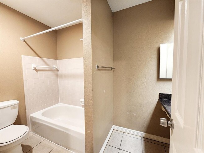 Building Photo - 1359 Tenderden Dr