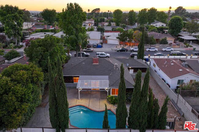 Building Photo - 6932 Mammoth Ave