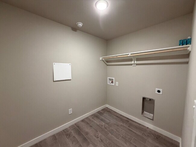 Building Photo - * MOVE IN SPECIAL * Beautiful 4 Bedroom 2 Bath Home in Wollforth Near a Beautiful Park!