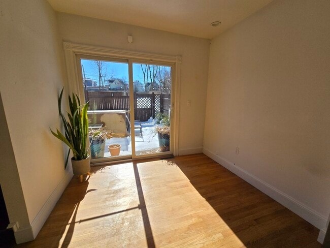 Building Photo - 26 Mather St