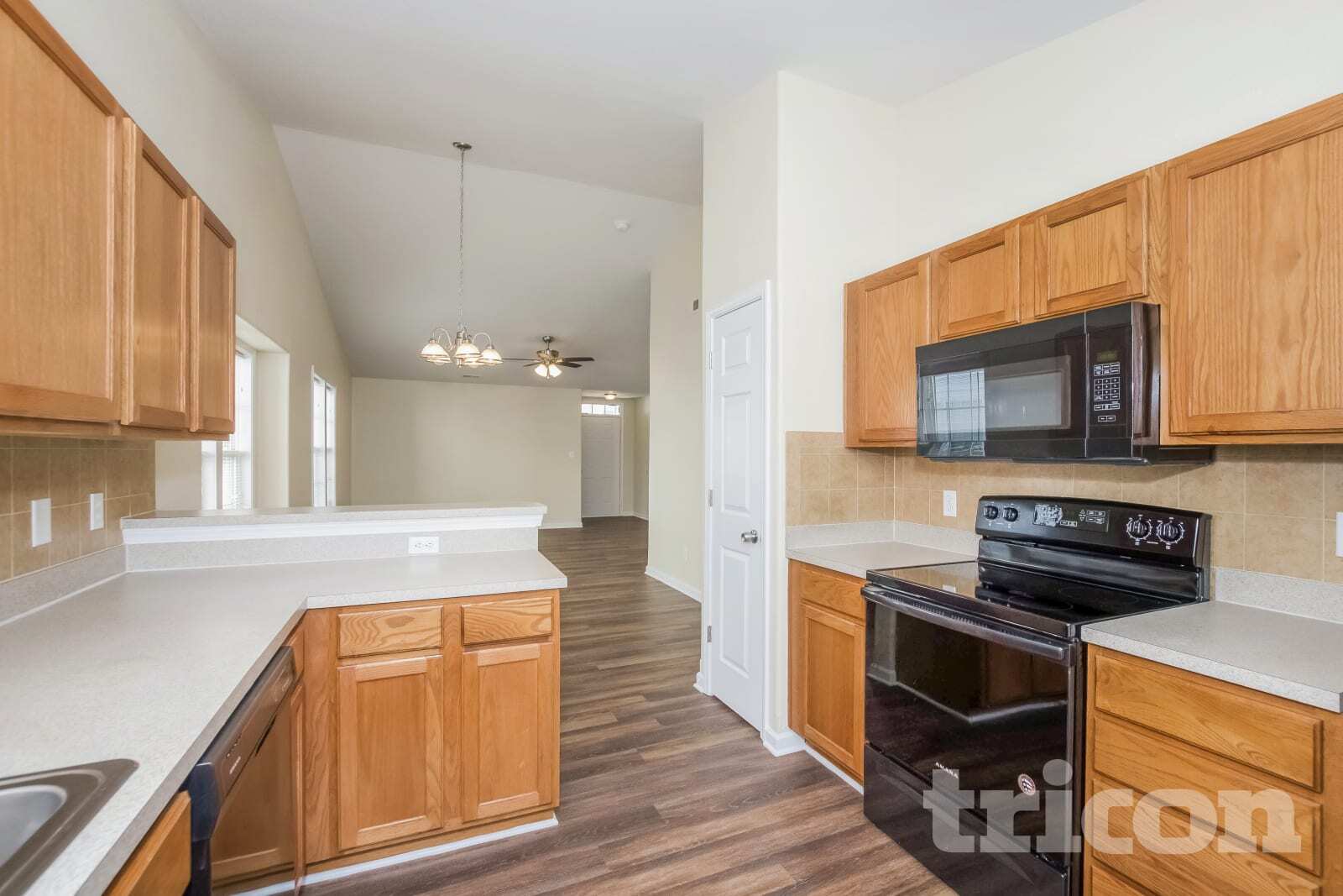 Building Photo - 10437 Hugue Way