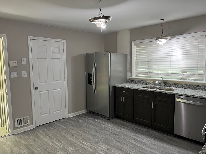 Kitchen - 4495 Ridge Rd