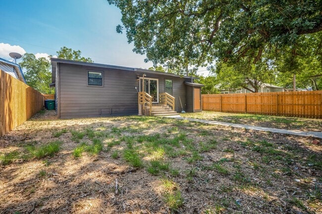 Building Photo - BEAUTIFULLY-RENOVATED JEFFERSON HEIGHTS HOME