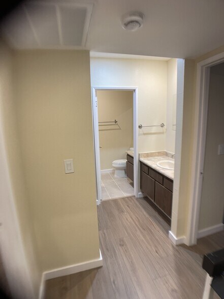 Building Photo - 9019 Cedros Ave