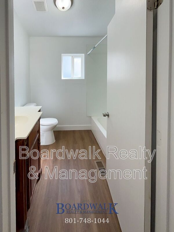 Building Photo - 155 W State St