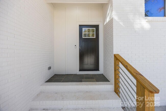 Building Photo - 8625 Cedarbrook Dr