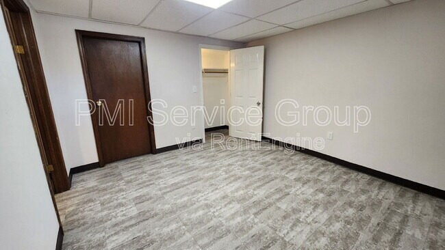 Building Photo - 229 Hickory St