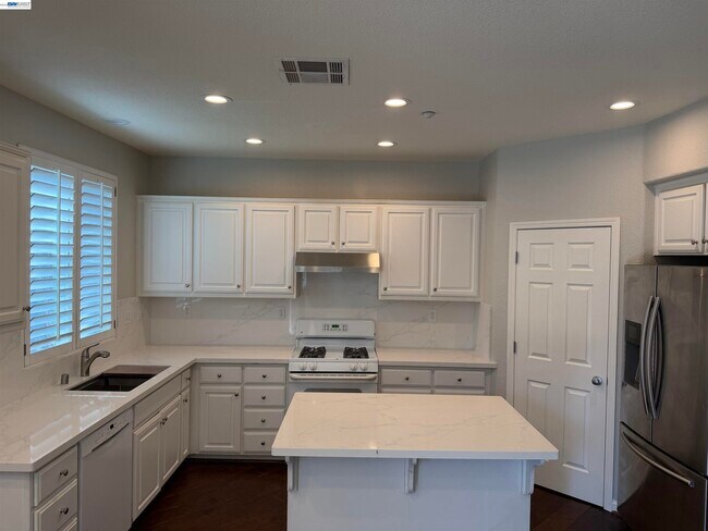 Building Photo - 1336 Tiffany Dr