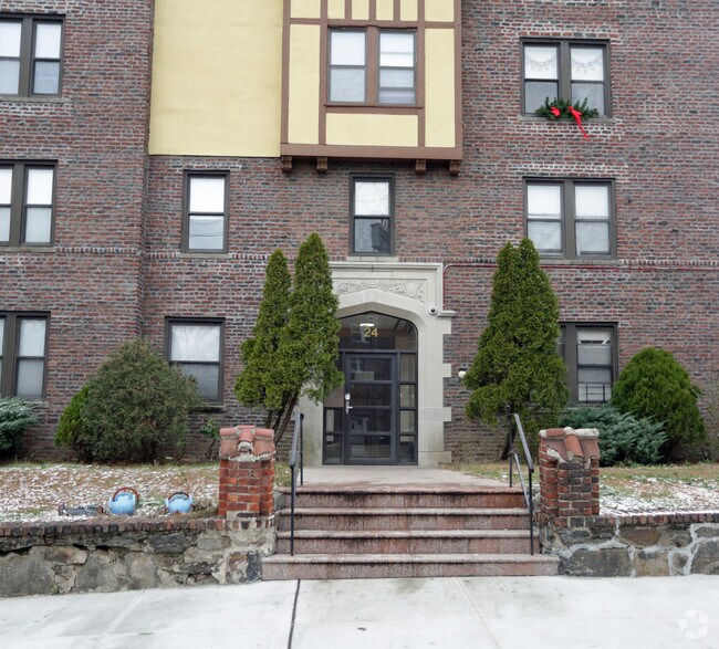 Building Photo - 16 Rochelle Ter